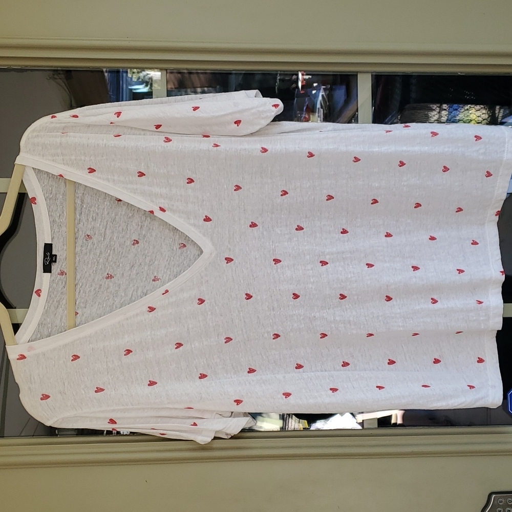 Rails White and Red Heart V-neck, Size XXL